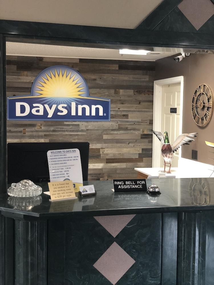Days Inn & Suites By Wyndham Stuttgart מראה חיצוני תמונה