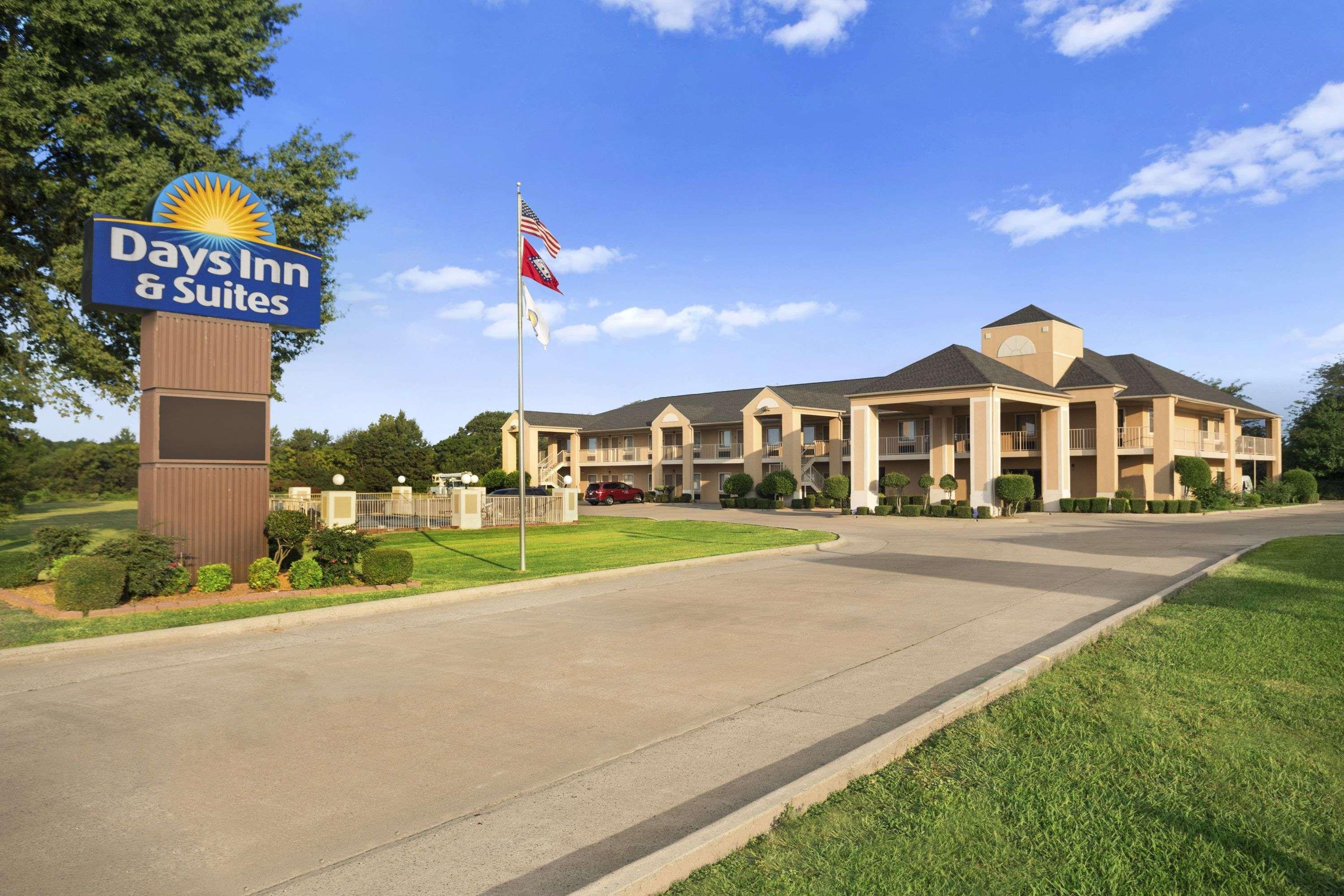 Days Inn & Suites By Wyndham Stuttgart מראה חיצוני תמונה