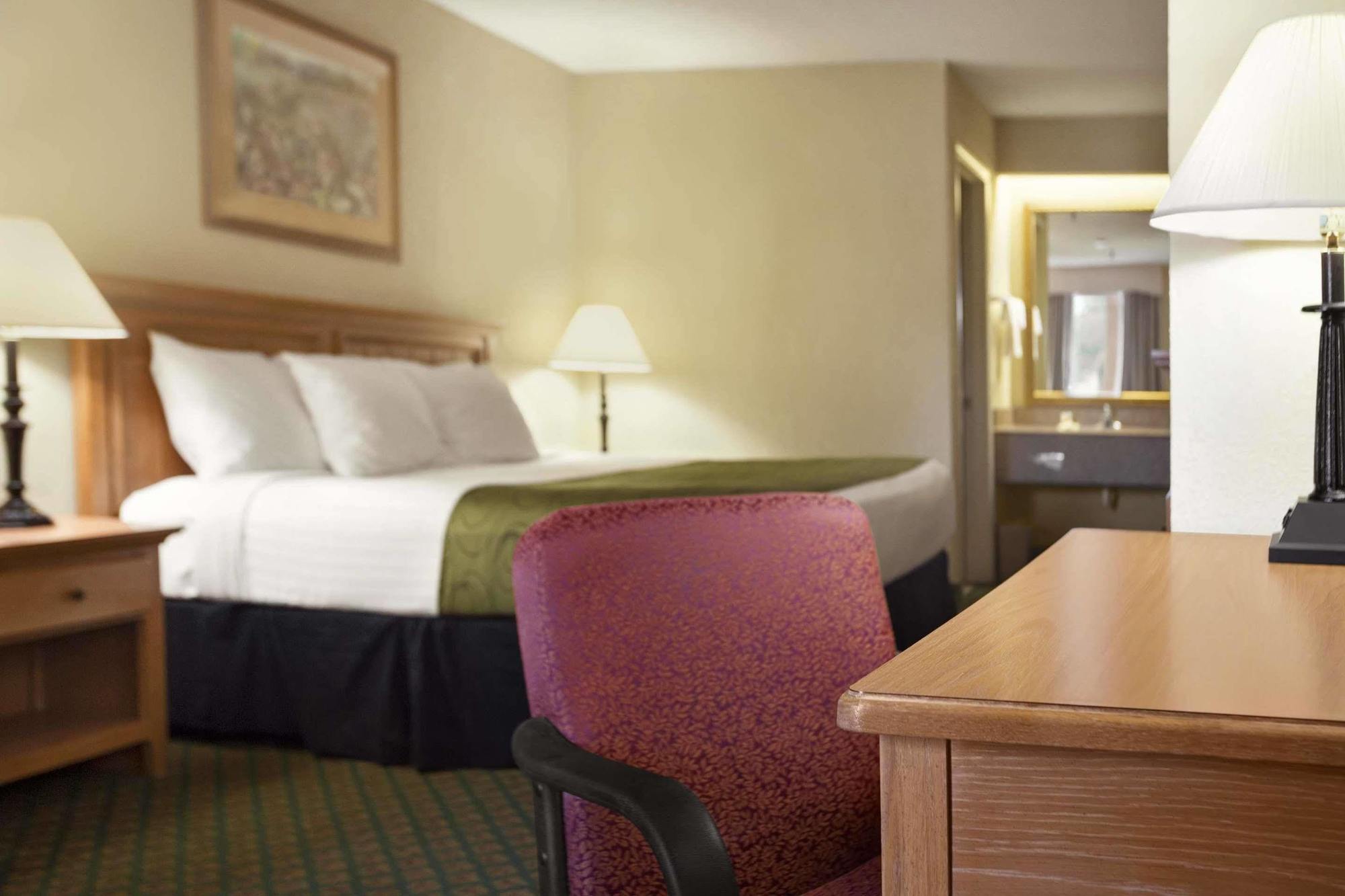 Days Inn & Suites By Wyndham Stuttgart מראה חיצוני תמונה